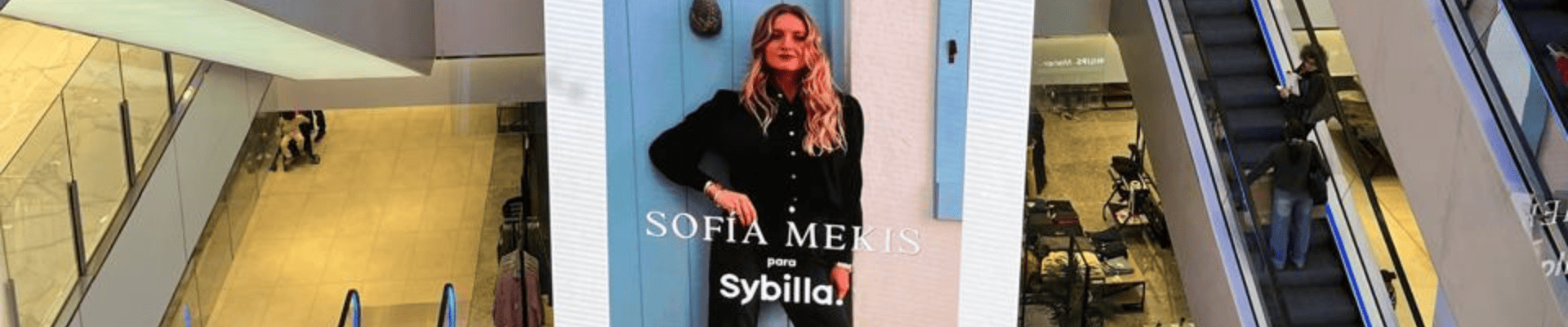 La diseñadora e influencer Sofía Mekis en el evento de lanzamiento de su nueva colección de vestuario para Sybilla en la tienda Falabella de Parque Arauco.