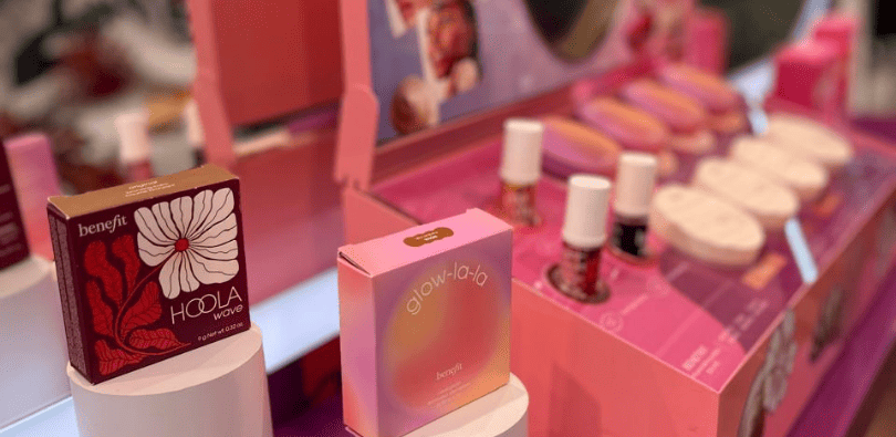 Benefit en Falabella Parque Arauco para el lanzamiento del nuevo bronzer Hoola Wave