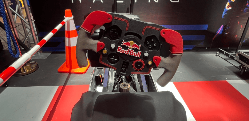 Auto RB19 de Oracle RedBull Racing exhibido en Falabella Parque Arauco