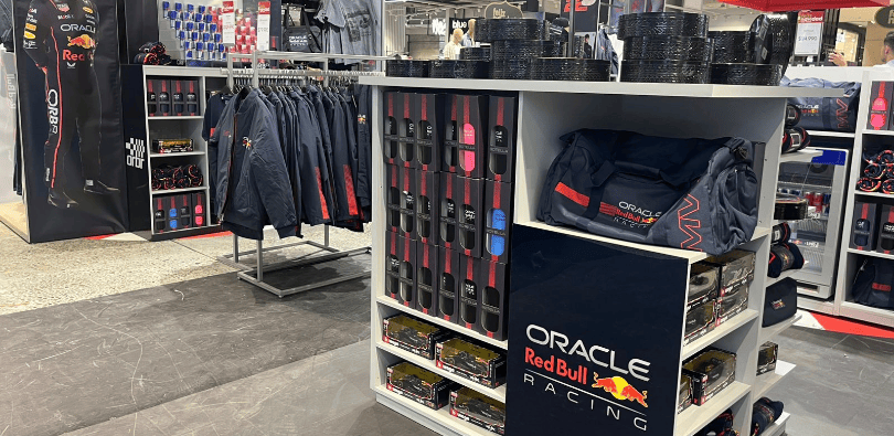 Auto RB19 de Oracle RedBull Racing exhibido en Falabella Parque Arauco