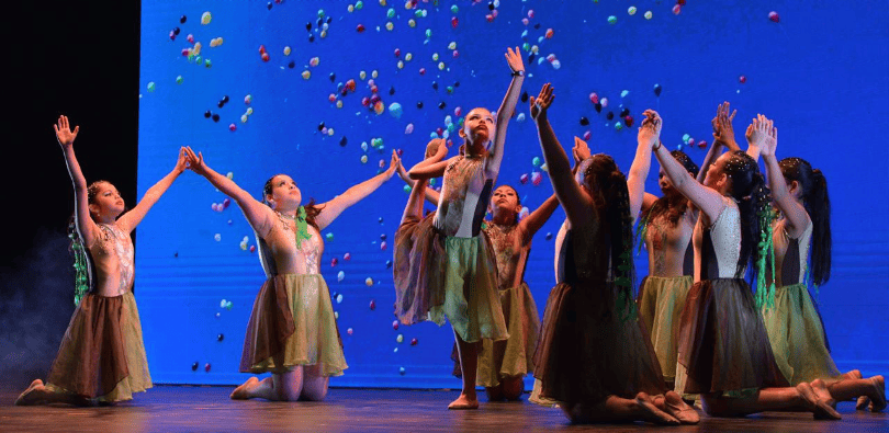 Estudiantes en la Gala Final de la Escuela de Talentos de Falabella