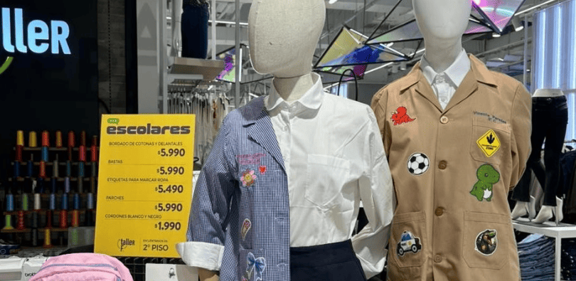 Colección de uniformes escolares 2026 y dispositivos tecnológicos en tienda Falabella.