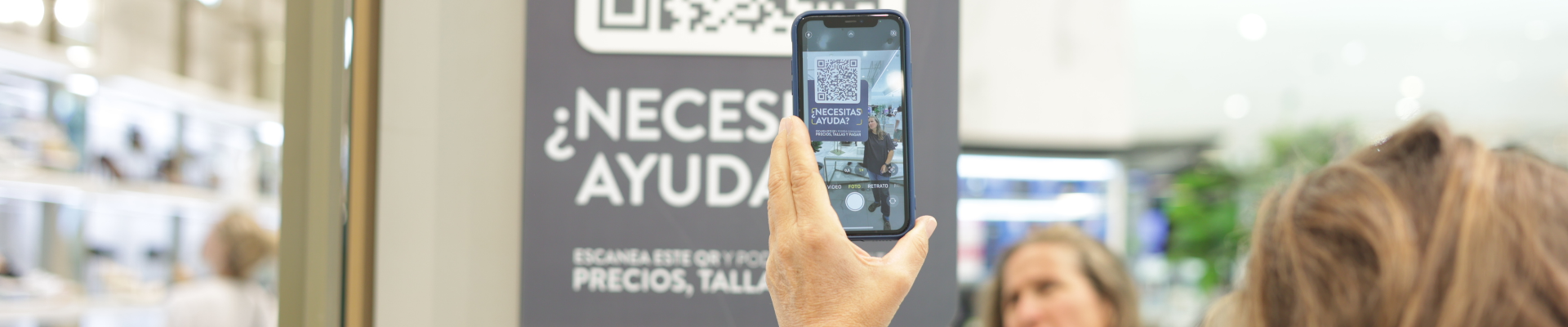 Estudio Cadem y Falabella que muestra que dos de cada tres personas prefieren combinar compras físicas y digitales.